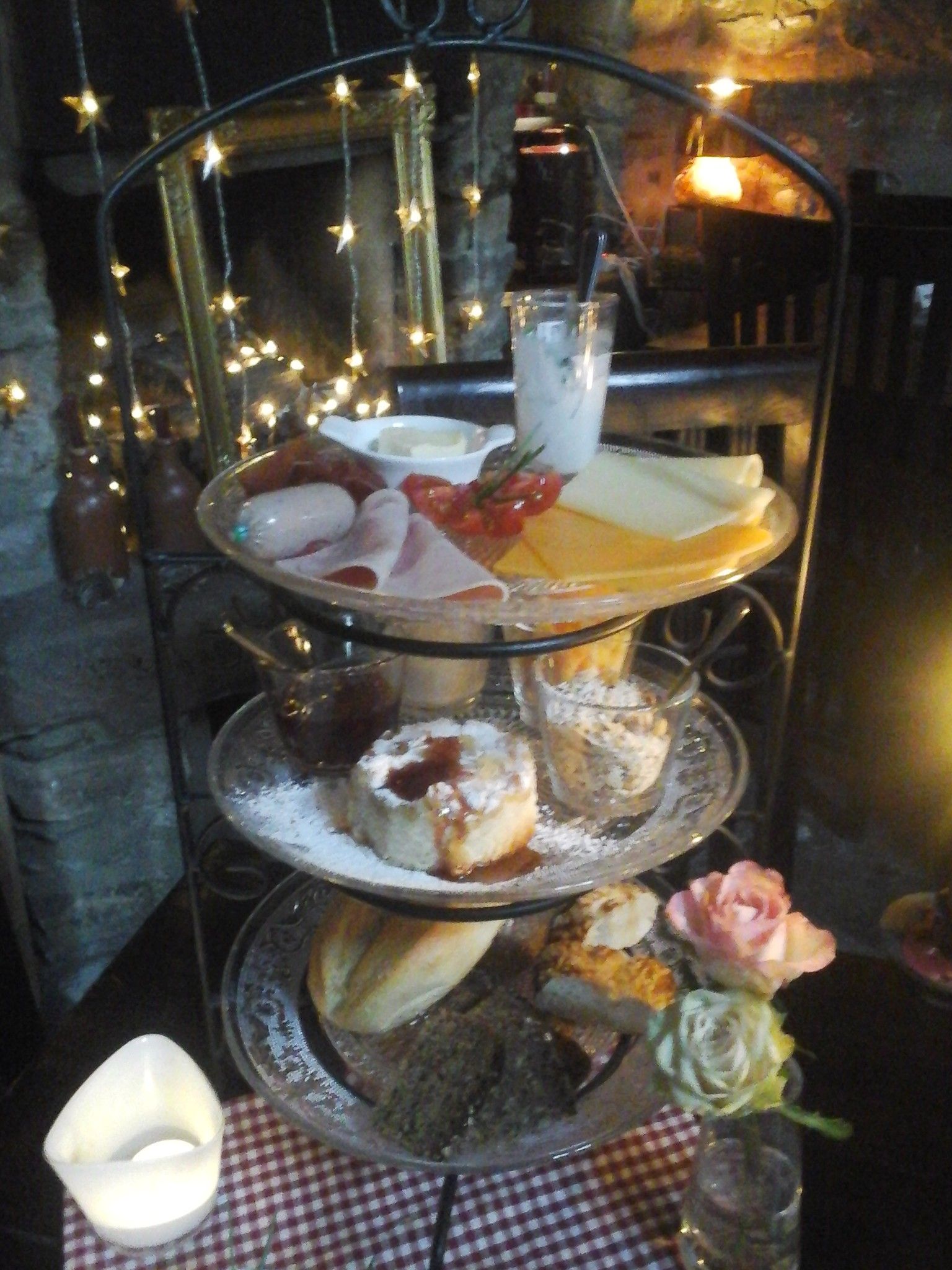 Bistro Cafe Blankenheim feine Kleinigkeiten Etagere