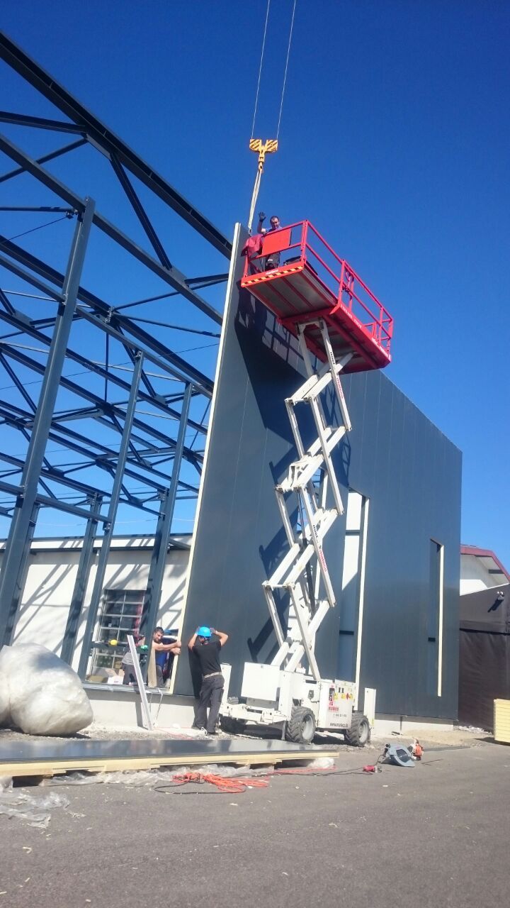 Industriehalle Hallenbau Fassadenbau Sandwichdach Sandwichhhalle, RAL, Strangpress, Montage, Überdachung, Metallfassade, Mlechmontage, Fassadenbleche,