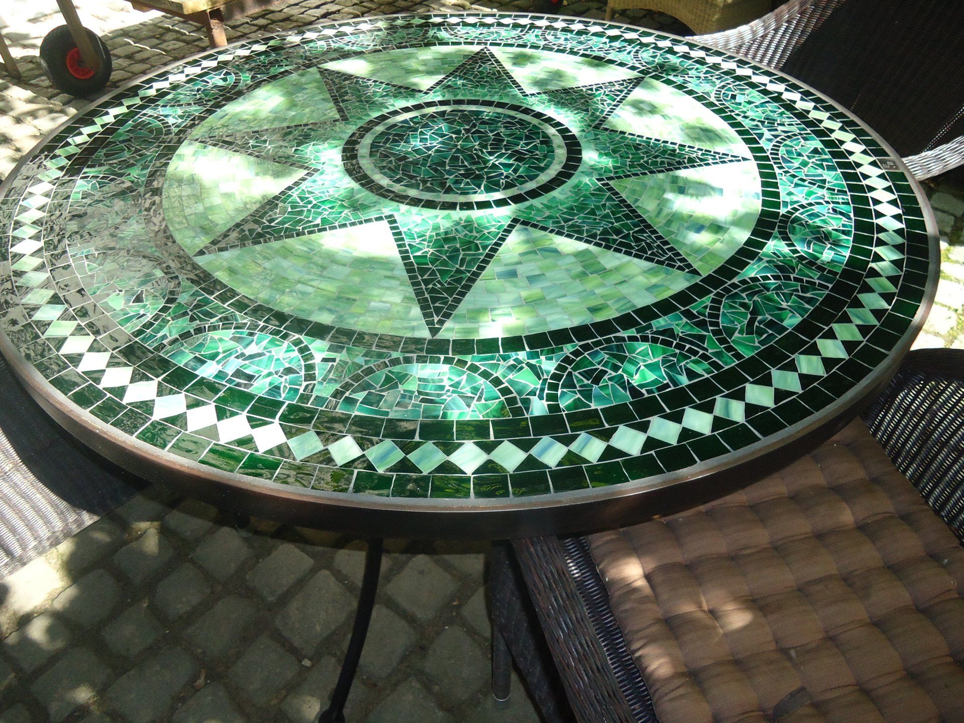 MosaiktischGalerie wetterfest frostsicher winterhart