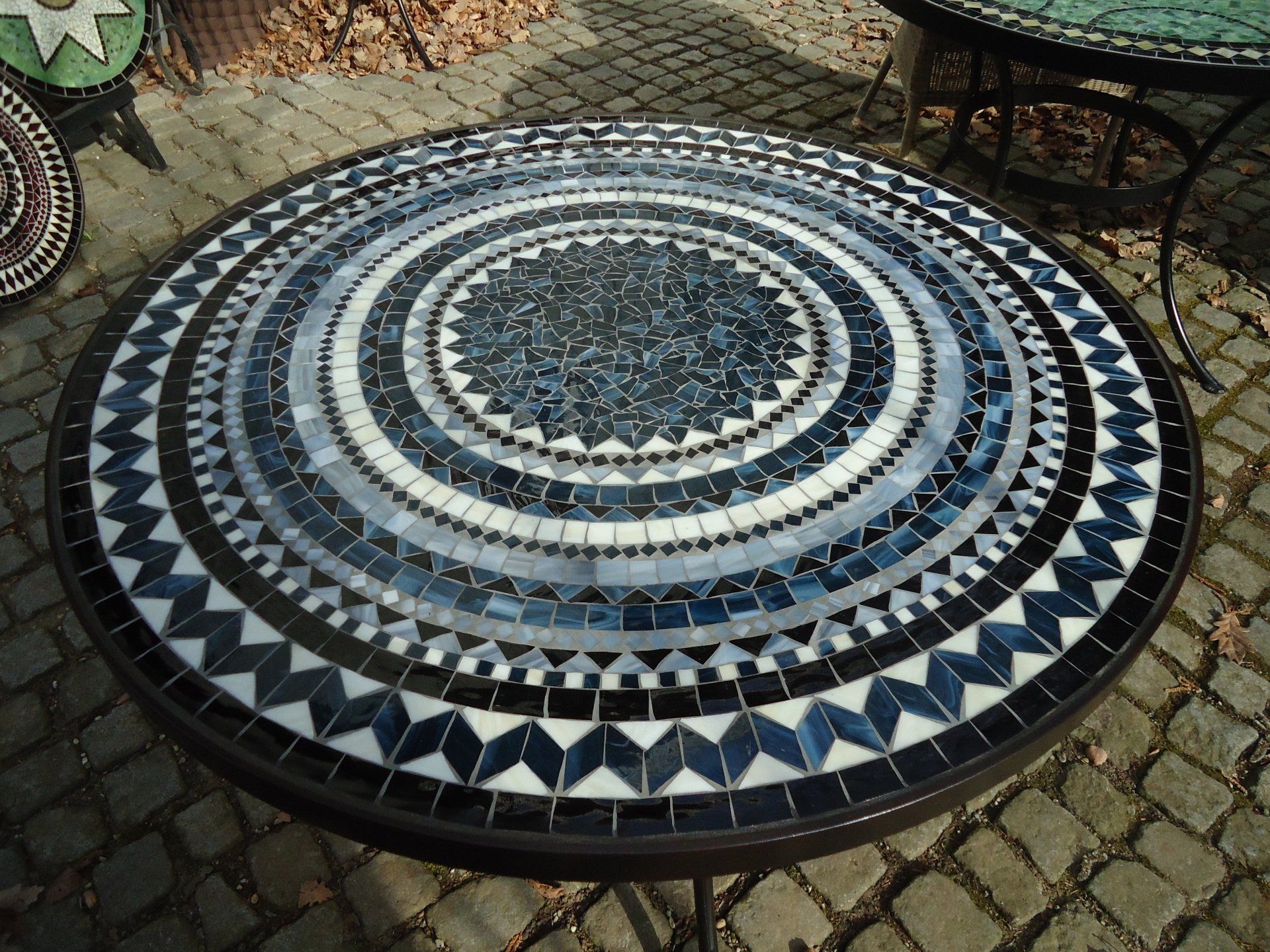 MosaiktischGalerie wetterfest frostsicher winterhart