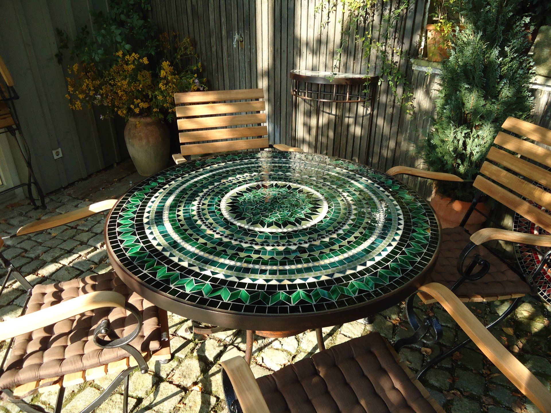 MosaiktischGalerie wetterfest frostsicher winterhart