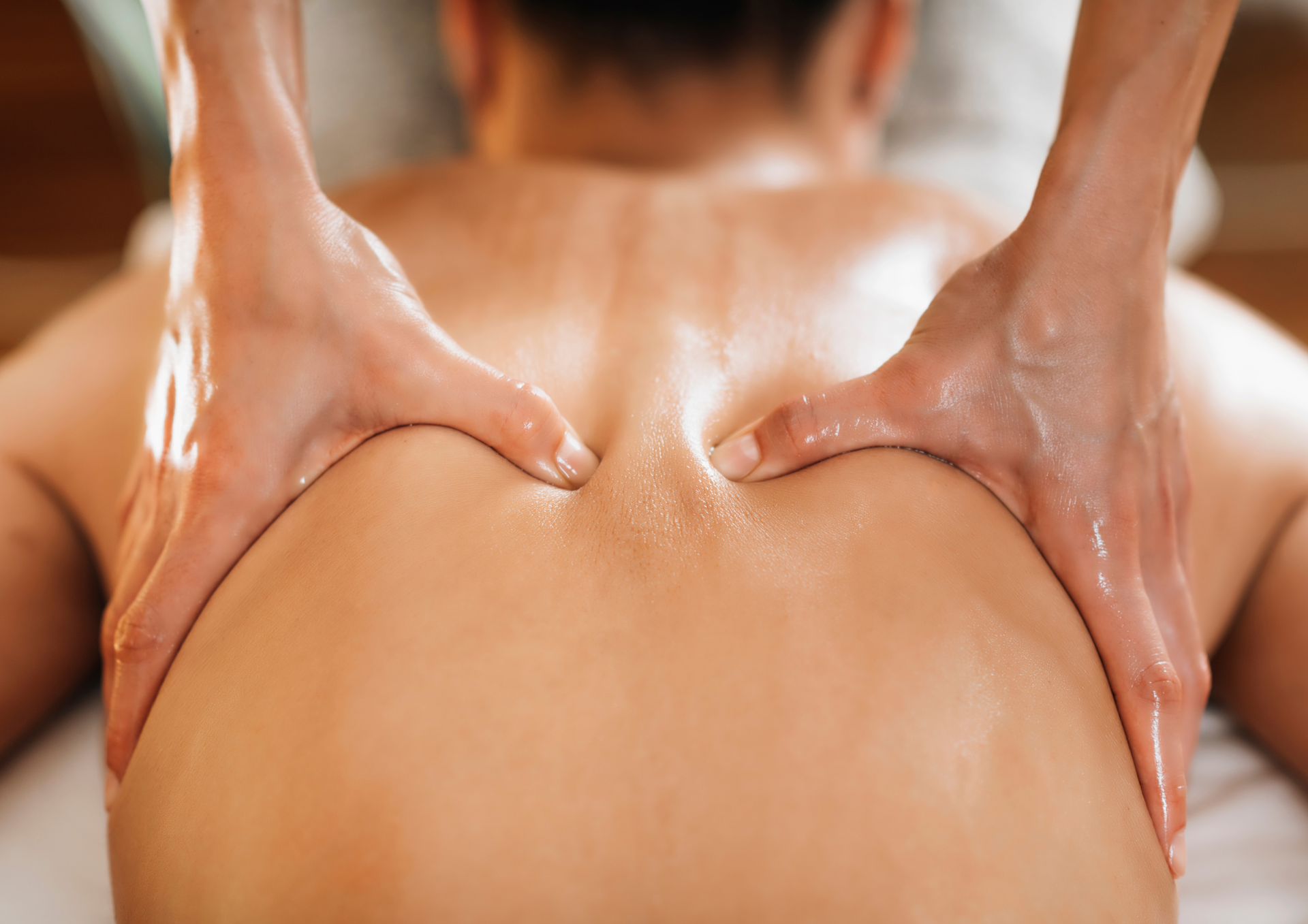 Besonders bei Beschwerden des Bewegungsapparates wie Wirbelsäulenprobleme, Arthrosen oder Rheuma kann die Bindegewebsmassage helfen.