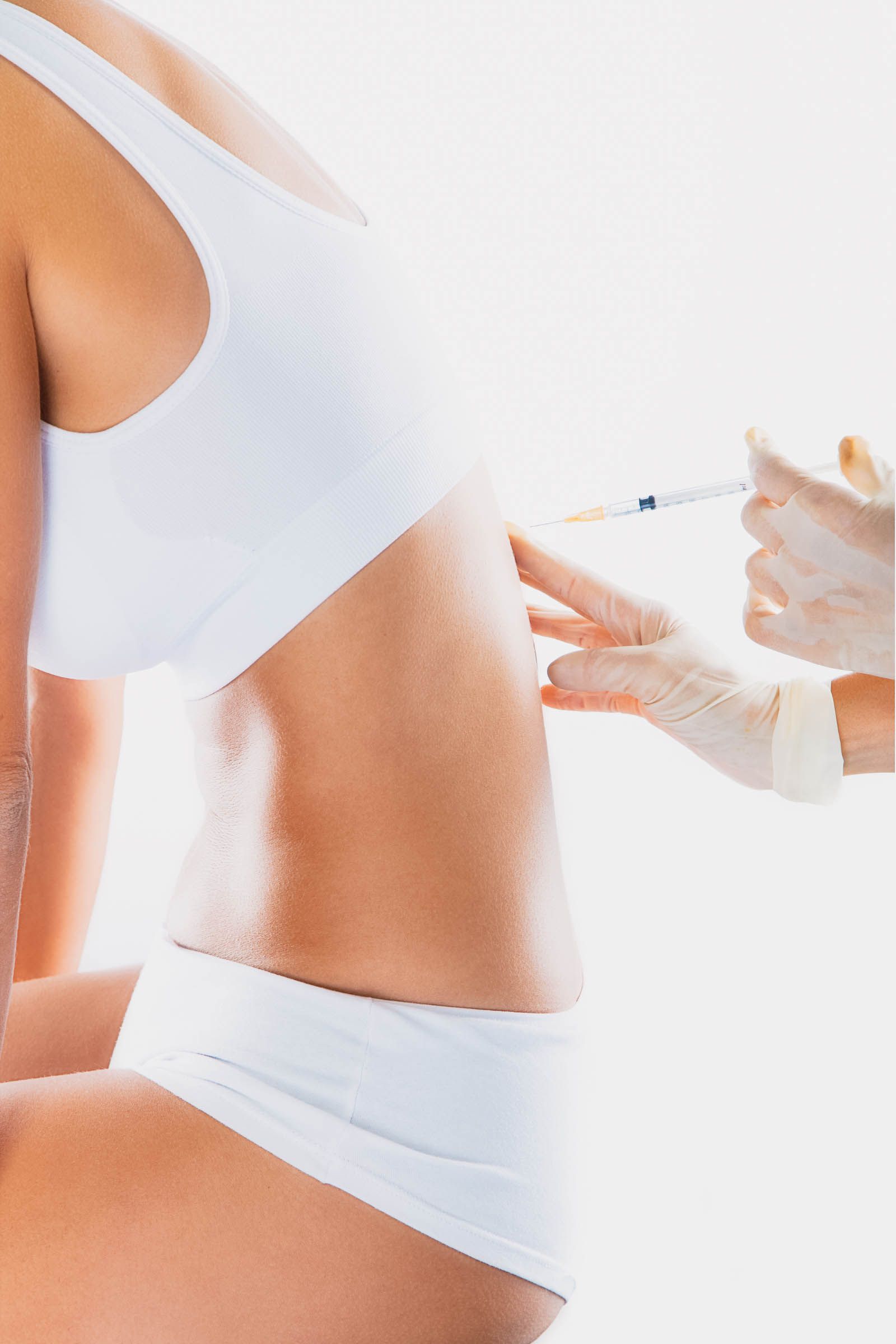 Neuraltherapie am Rücken einer Patientin – im Zuge einer Schmerztherapie.