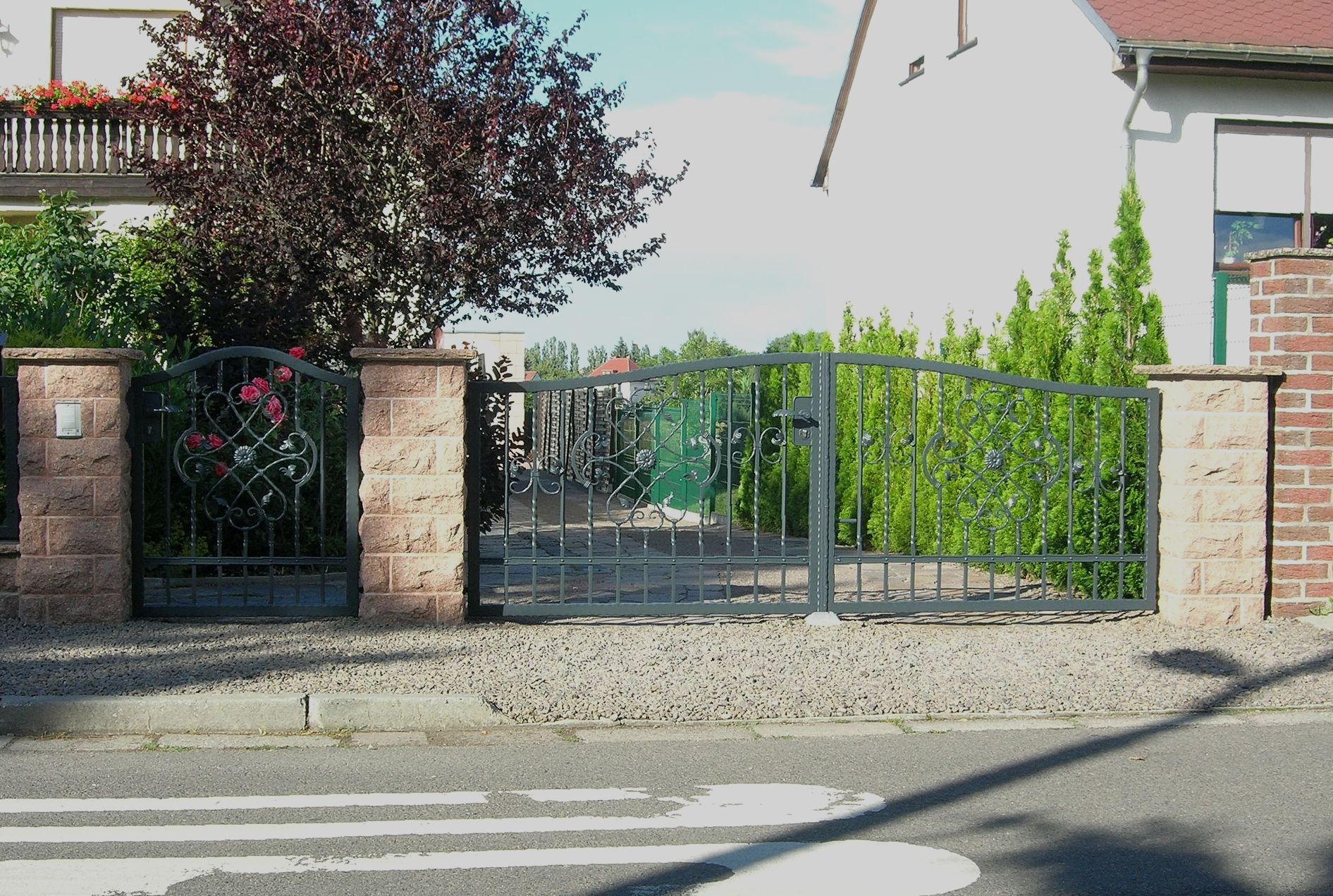 Schmiedeeisernes Tor und Tür, Ornament, Zink, Farbe