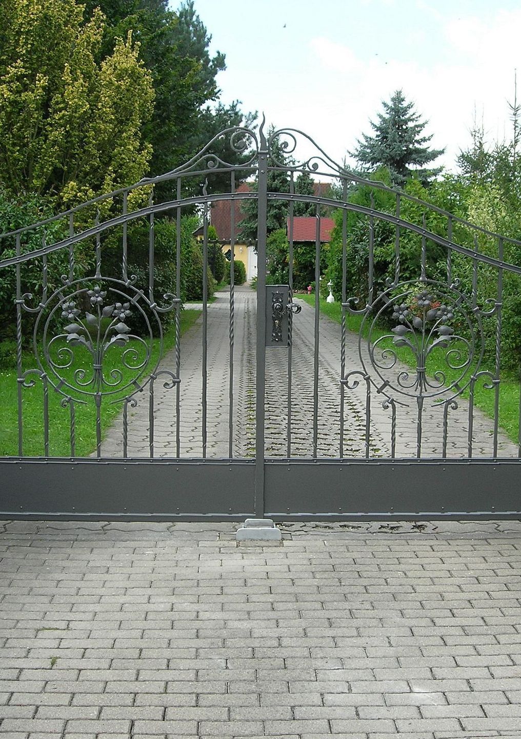 Schmiedeisernes Hoftor, Ornament, Anthrazit