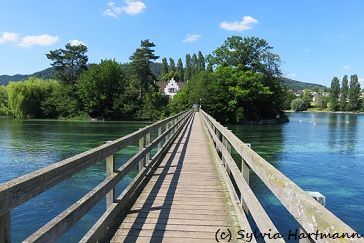 Steg aus Eschenz zur Insel Werd, dort Kapelle und Franziskanerkloster.