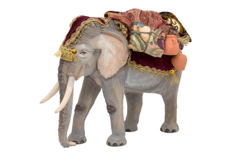 Elefant - geschnitzt, lasiert und bepackt