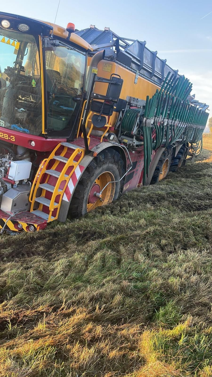 Vredo steckt im Dreck, Mechaniker gesucht bei Agri-Crew