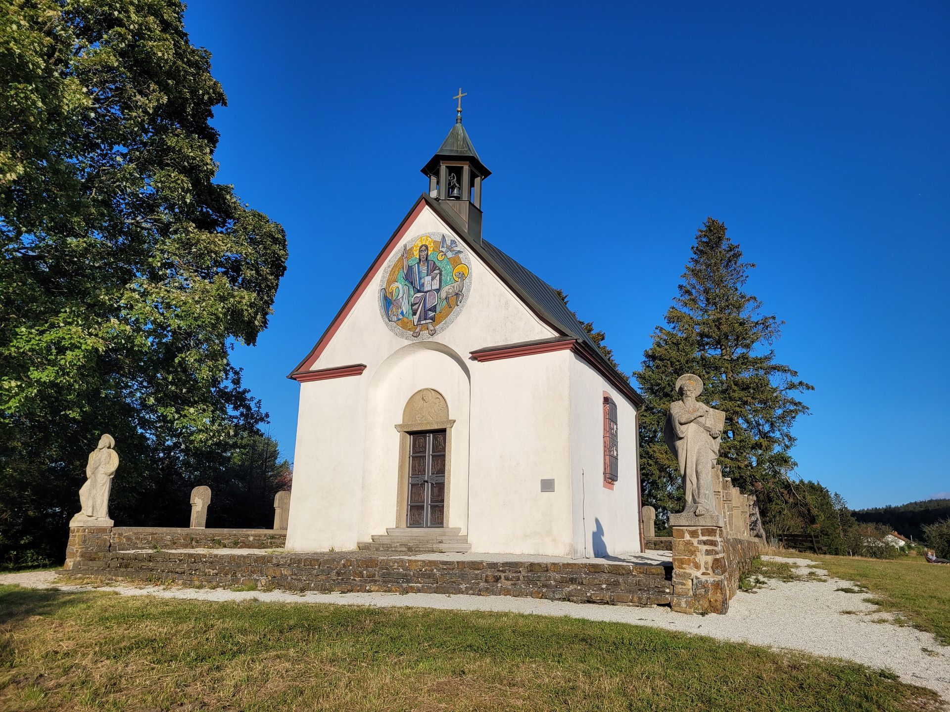 Idyllisches Ausflugsziel: Eine kleine Kapelle. Von der Ferienwohnung fußläufig in wenigen Minuten erreichbar.