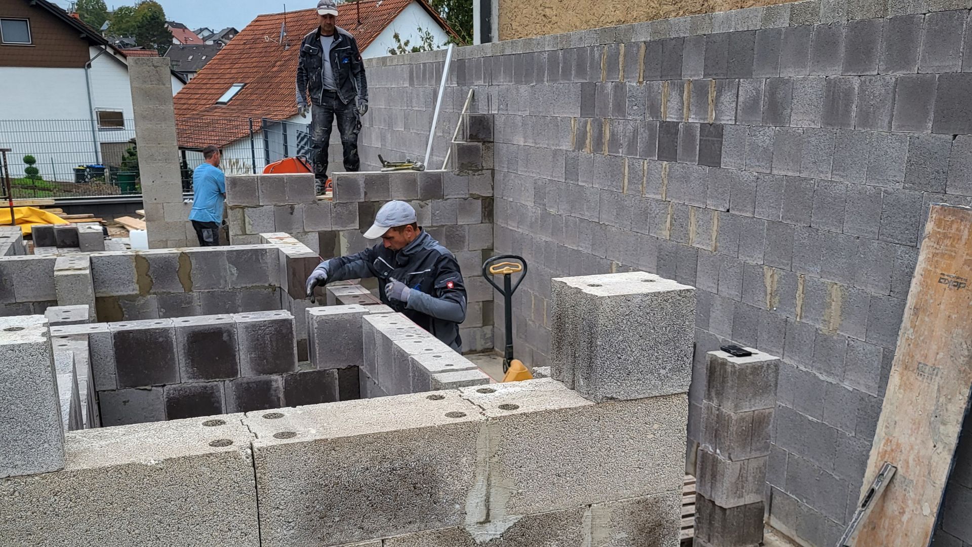 Mauer, Mauerarbeiten, Neubau Beton, Hausbau , Garage