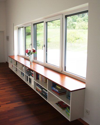 Fensterbank als Bücherregal freihängend