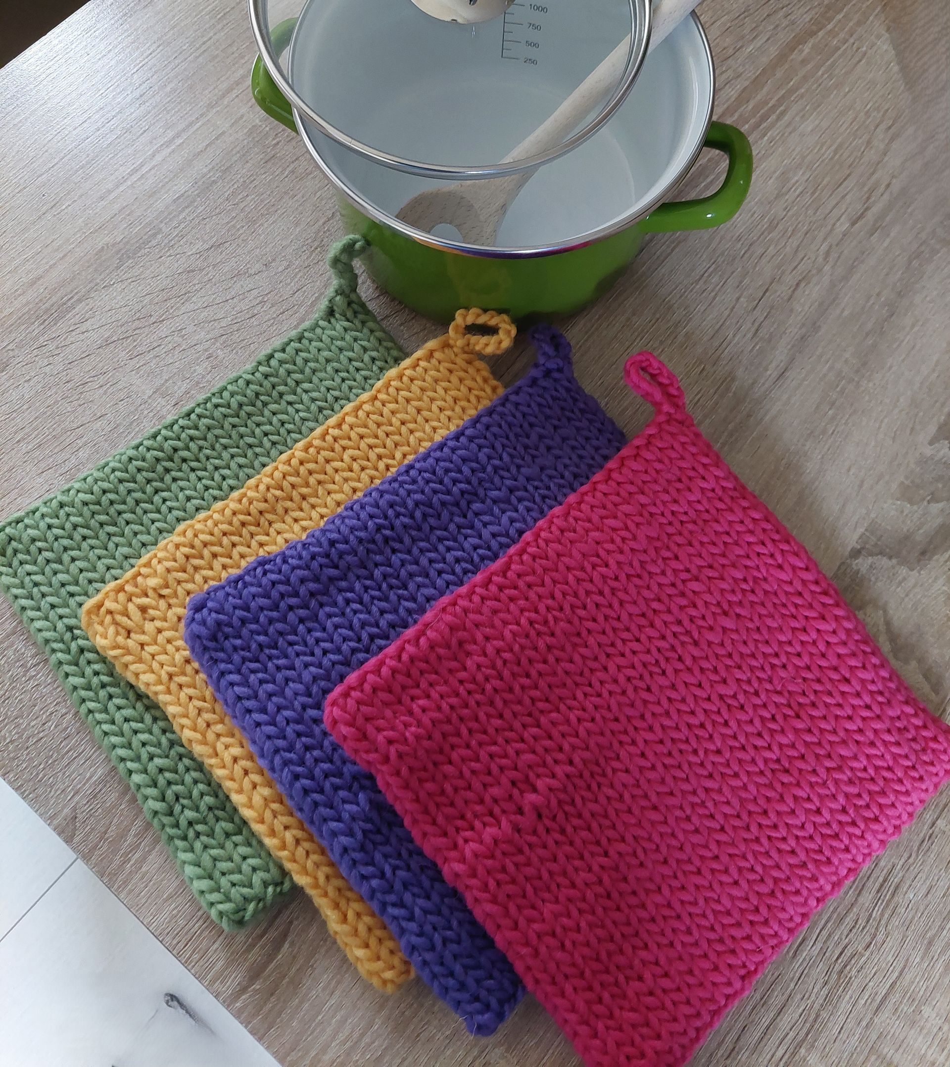 Topflappen, gestrickt aus Filzwolle