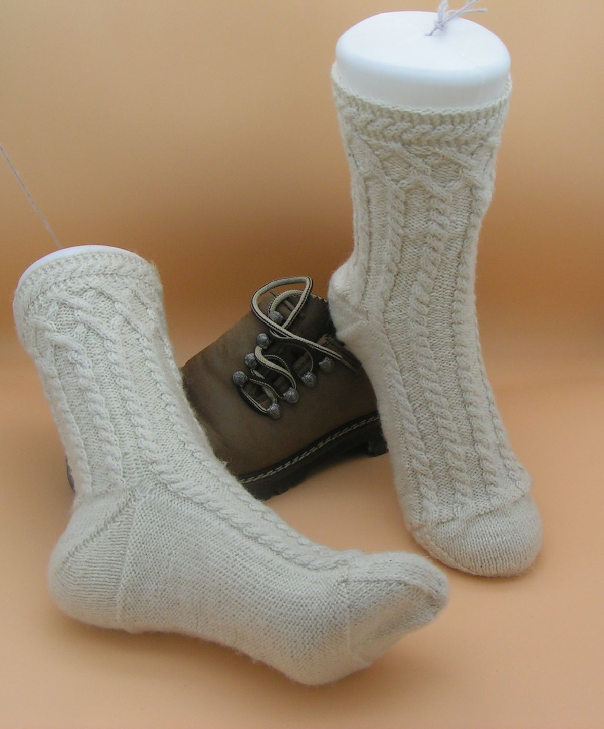 Trachtensocken mit Zopfmuster, gestrickt