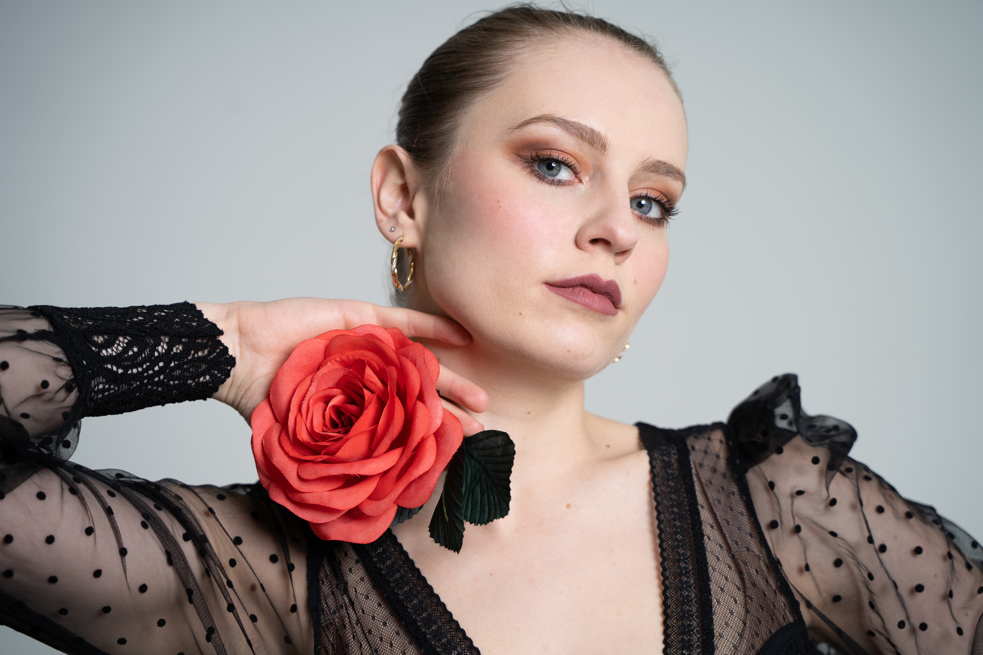 Natalia Chloé Flamenco Fotoshooting mit Rose