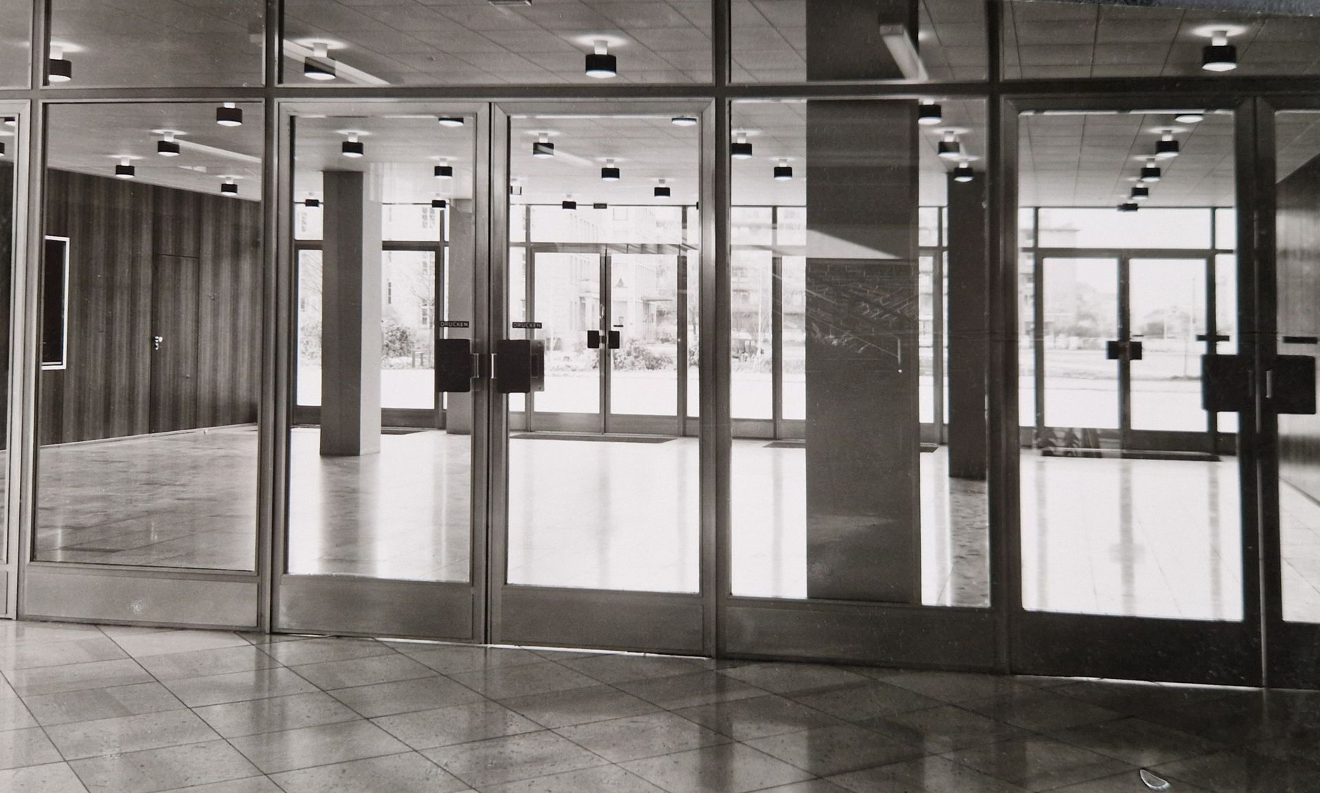 Türanlagen aus Glas