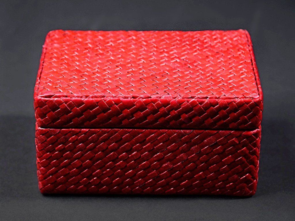 Box mit Deckel;Box aus Padanus Grass;Natur;Farbe rot;Natur Produkt;Handarbeit