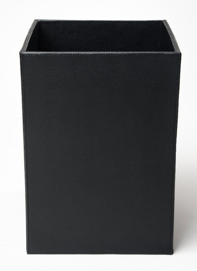 Papierkorb;Papierkorb quadratisch;Papierkorb komplett in Leder;Papierkorb hochwertig in Lederimitat;Farbe schwarz;Handarbeit