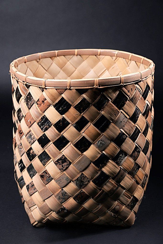 Papierkorb geflochten und rund aus Kokosnussblatt - natur und handgemacht