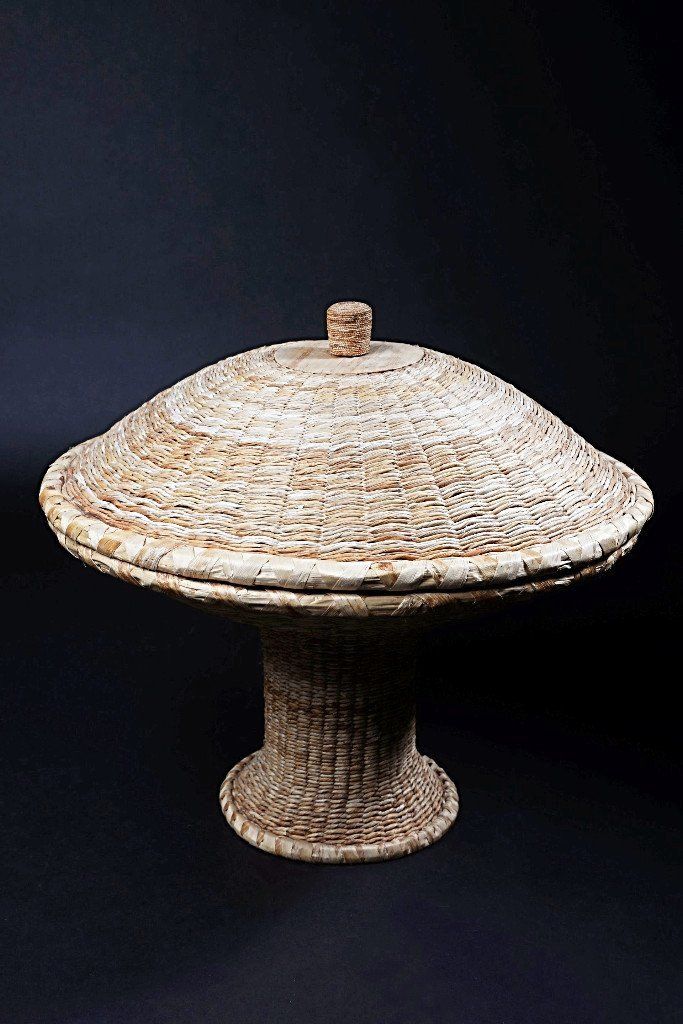 Korb mit Deckel geflochten und rund aus Bananenblatt natur und handgemacht