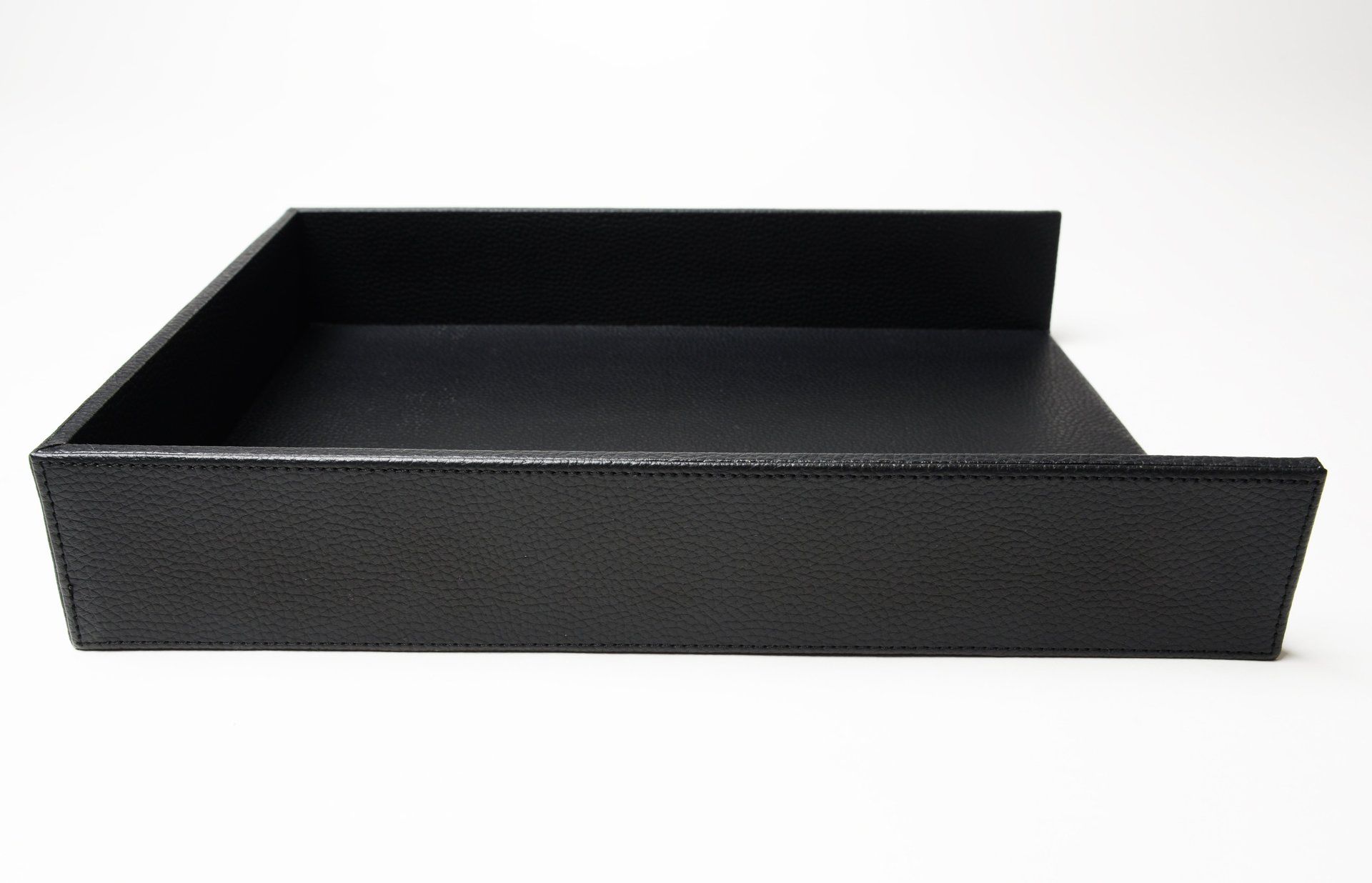 Papier und Zeitungsablage rechteckig aus Lederimitat schwarz und handgemacht