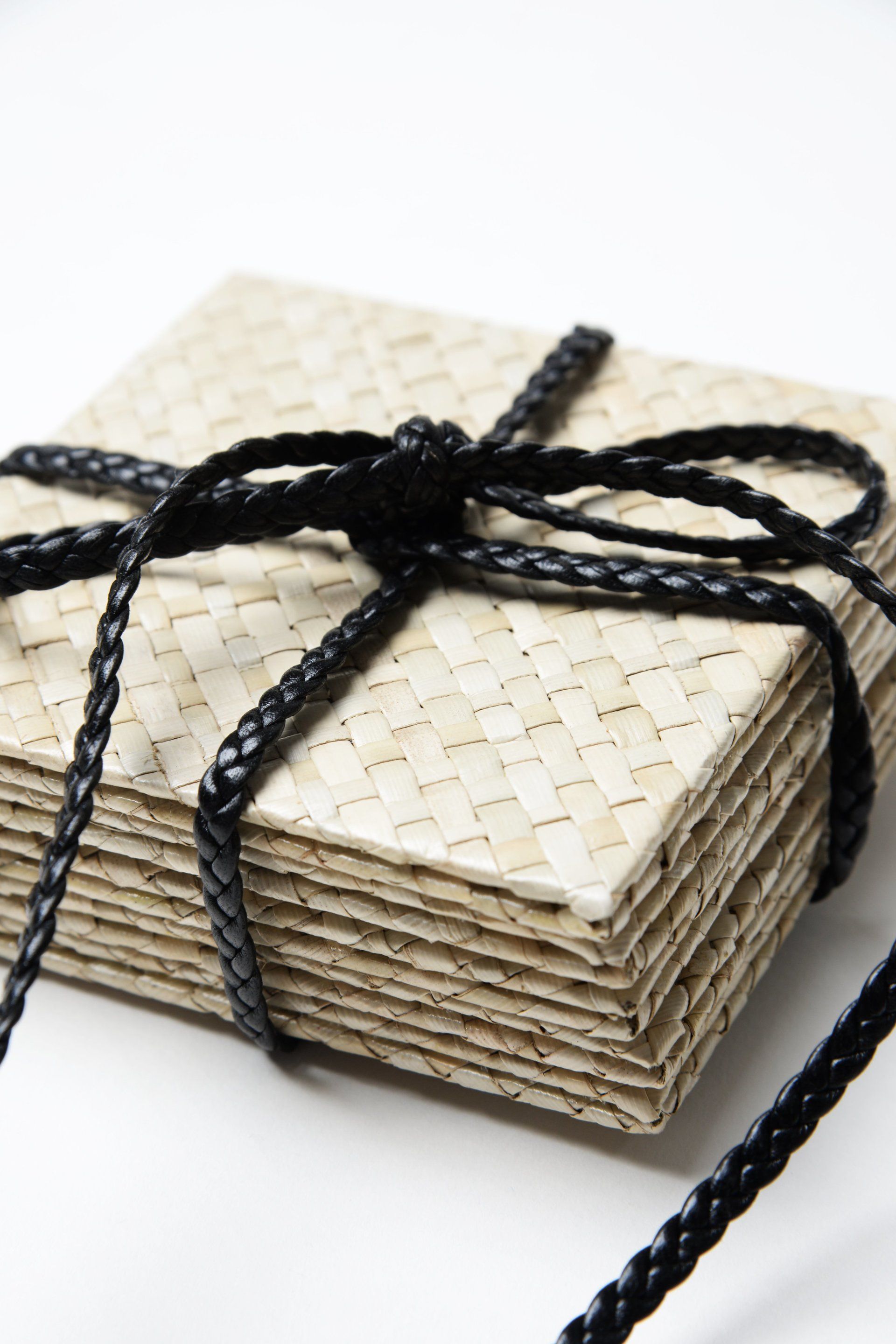 Glasuntersatz quadratisch;Glasuntersatz aus Padanus Grass;Natur;Farbe creme;Natur Produkt;Handarbeit