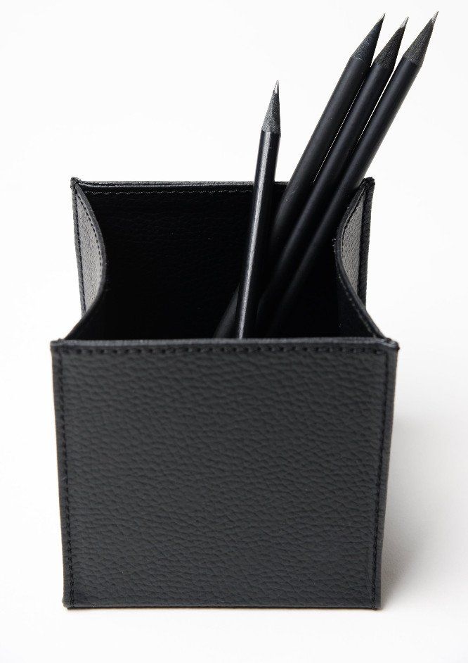 Stifthalter aus Lederimitat quadratisch schwarz und handgemacht