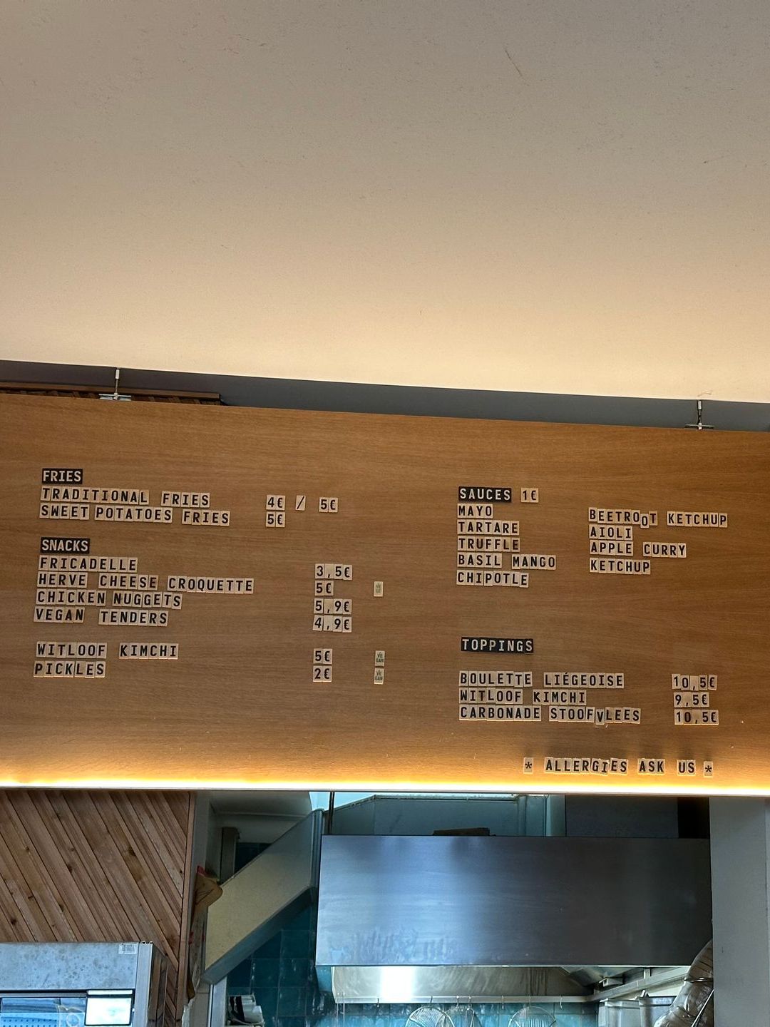 Speisekarte Patatak Fritterie in Brüssel