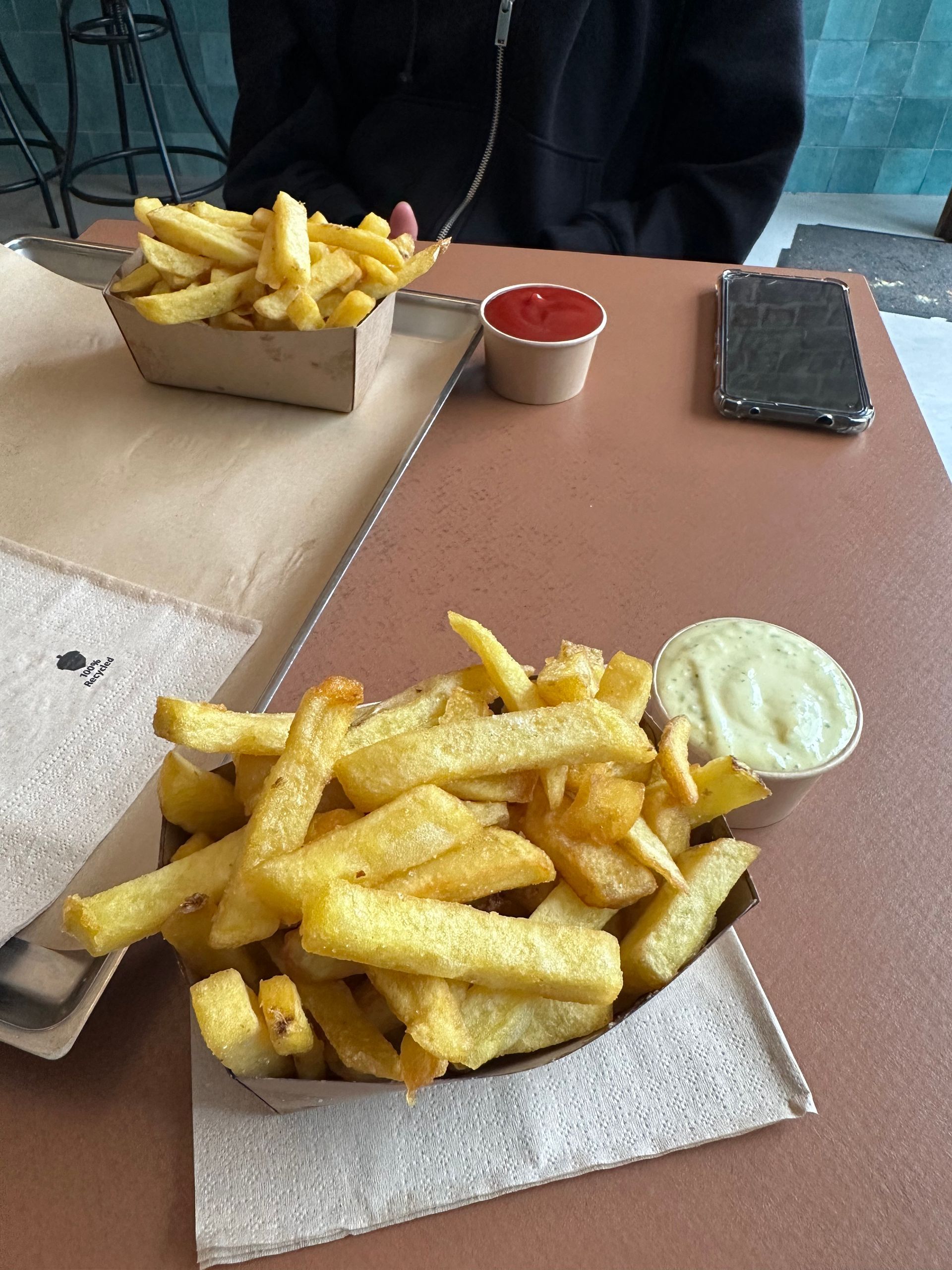 Pommes bei Patatak in Brüssel