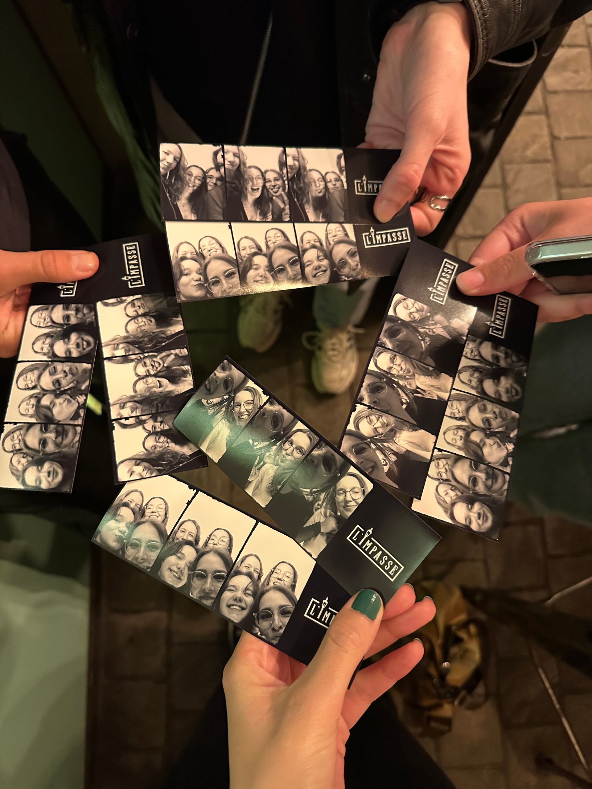 Bilder aus dem Fotoautomaten der Bar L´Impasse in Ixelles