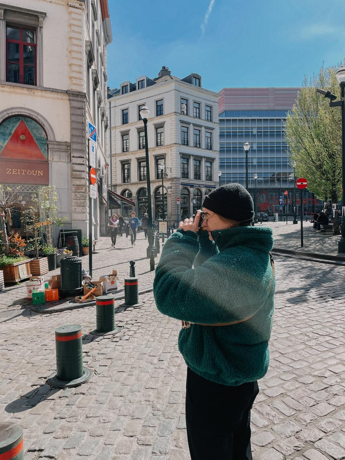 Ich fotografiere in Brüssel nahe dem Café Zeitoun – unterwegs in der Stadt für meinen Reiseblog
