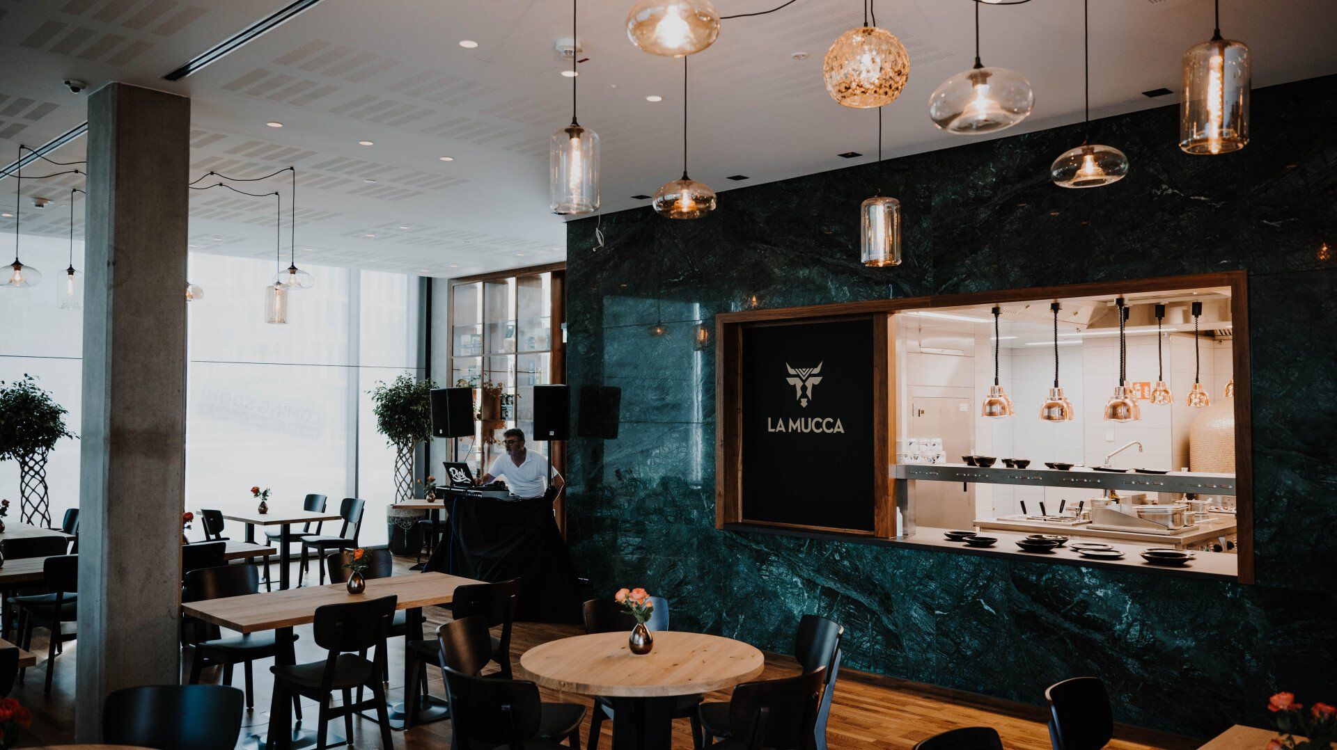 LA MUCCA Blick in die Küche