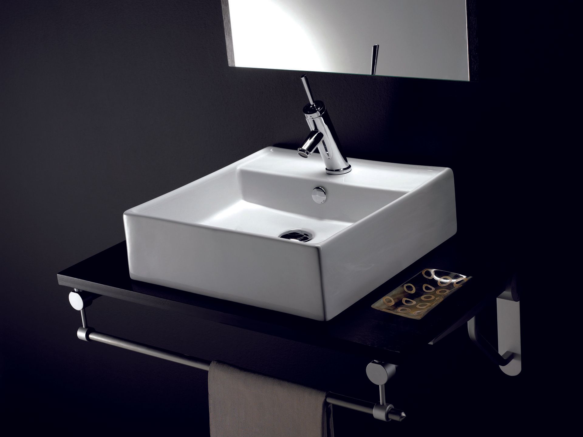 Lavabo ceramico sobre mueble