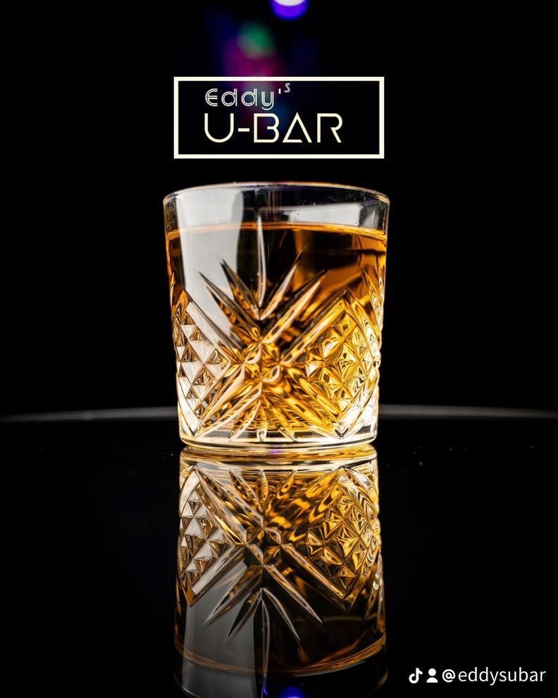 Whisky im Licht der Bar