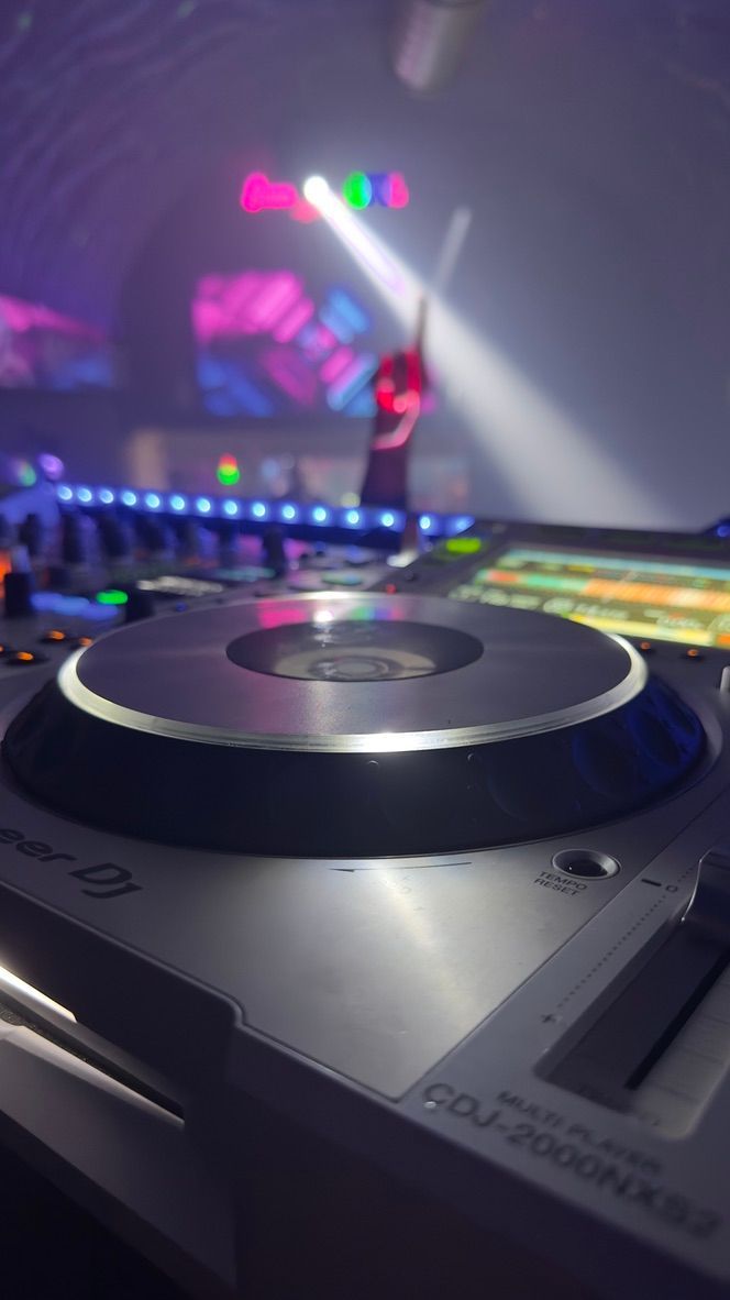 Ein Blick auf die DJ-Decks