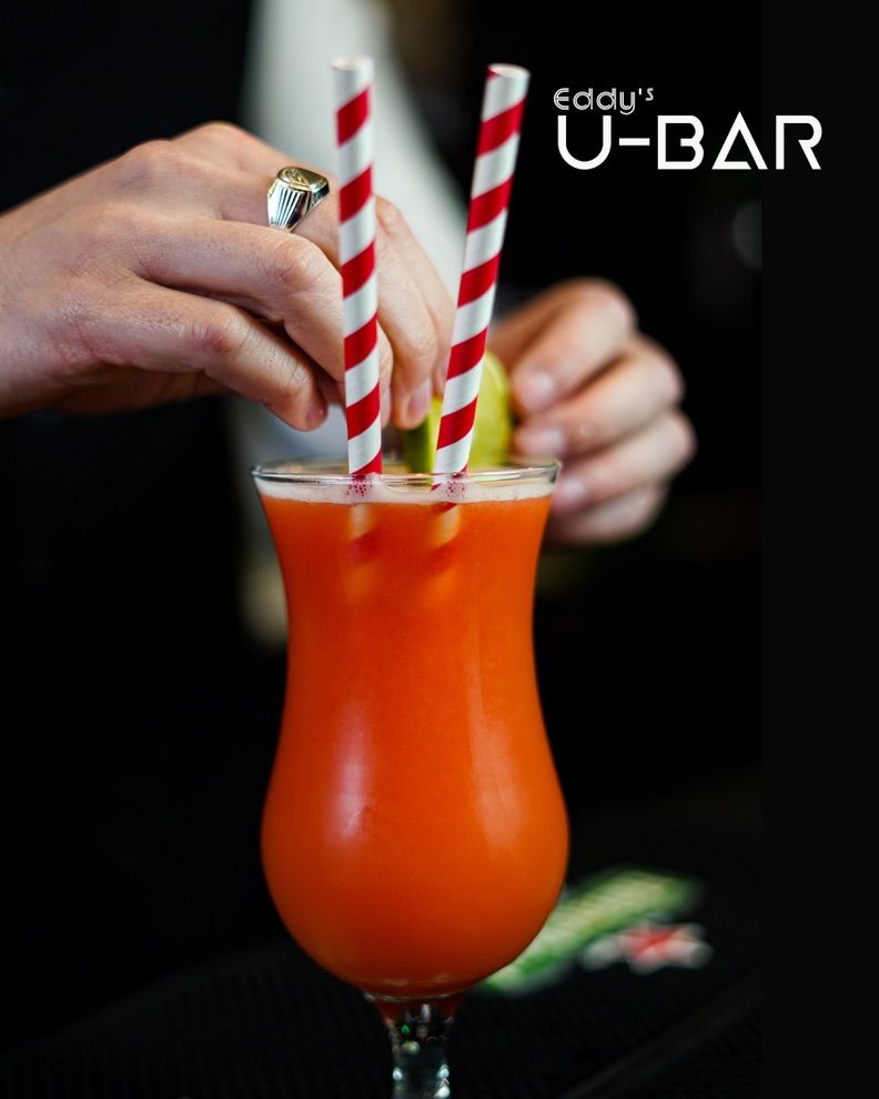 Der letzte Schliff für den Cocktail