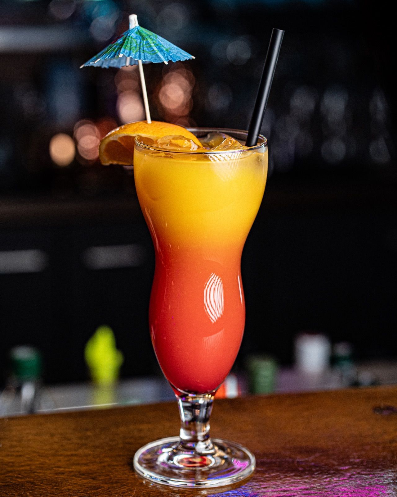 Tropischer Cocktail mit Schirmchen