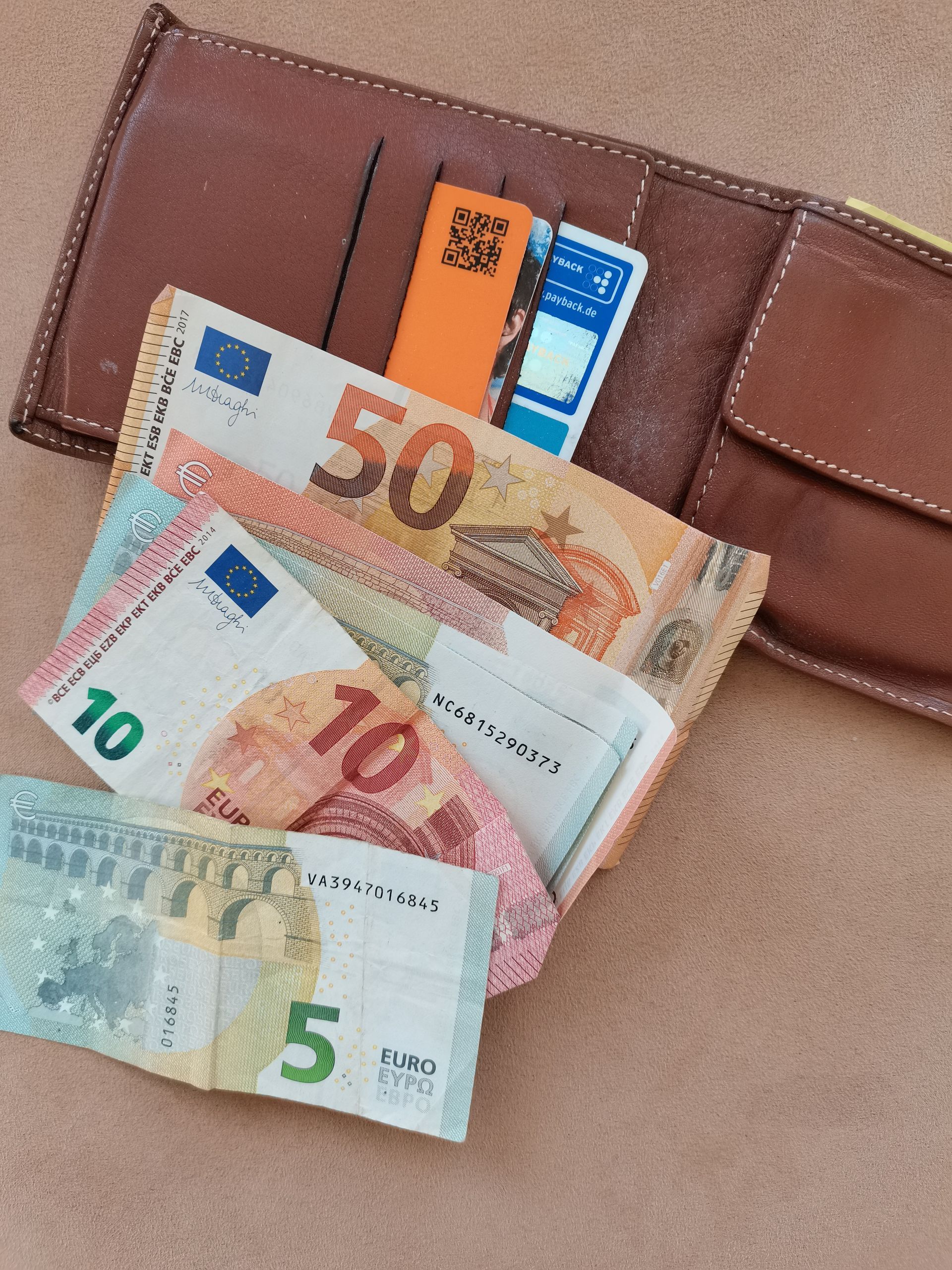 投资德国的方式多种多样,可以是直接投资,可以是金融投资,可以是房地产投资,也可以是移民留学,为自己的未来投资。