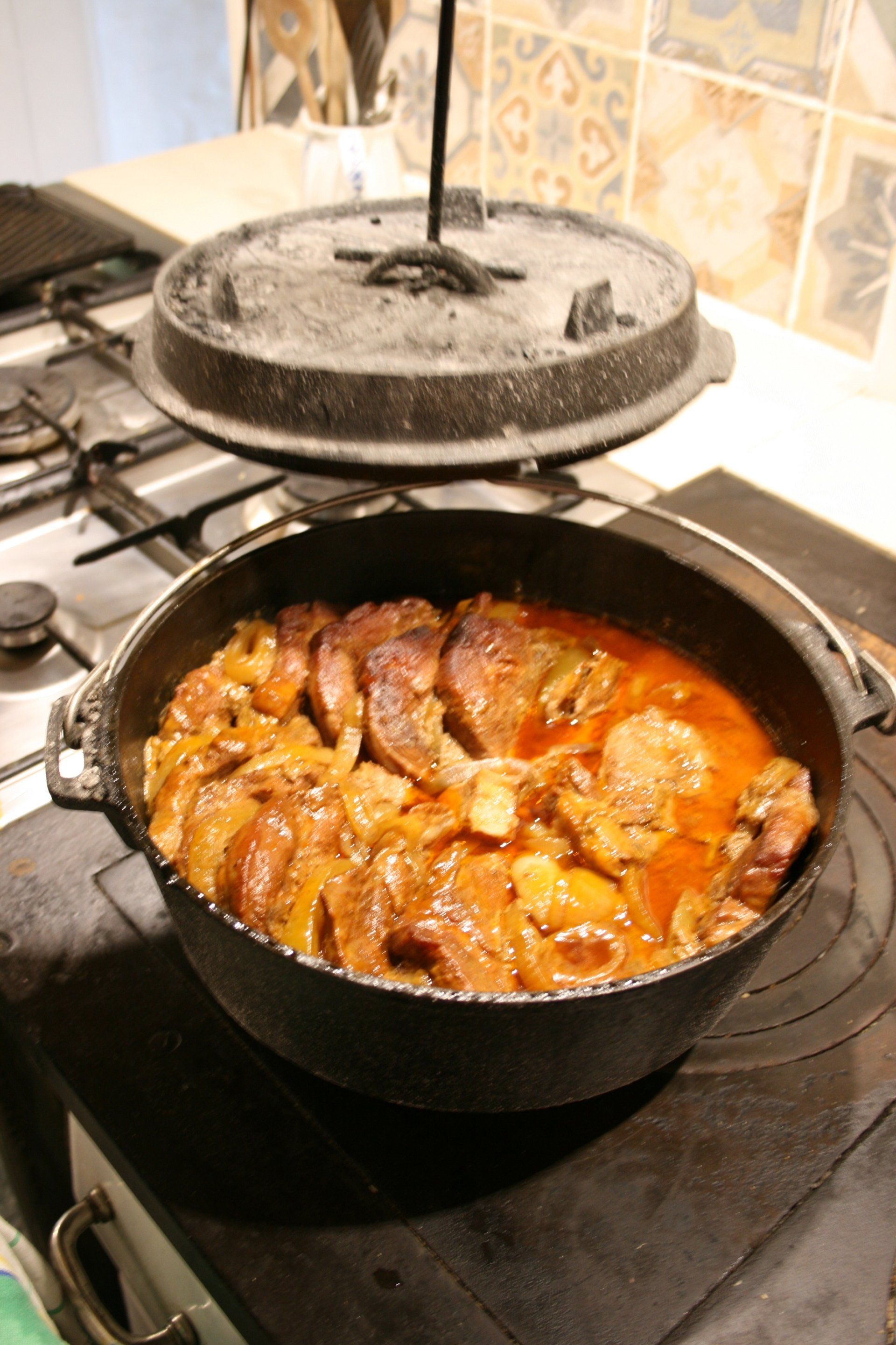 Schichtfleisch im Dutchoven Petromax