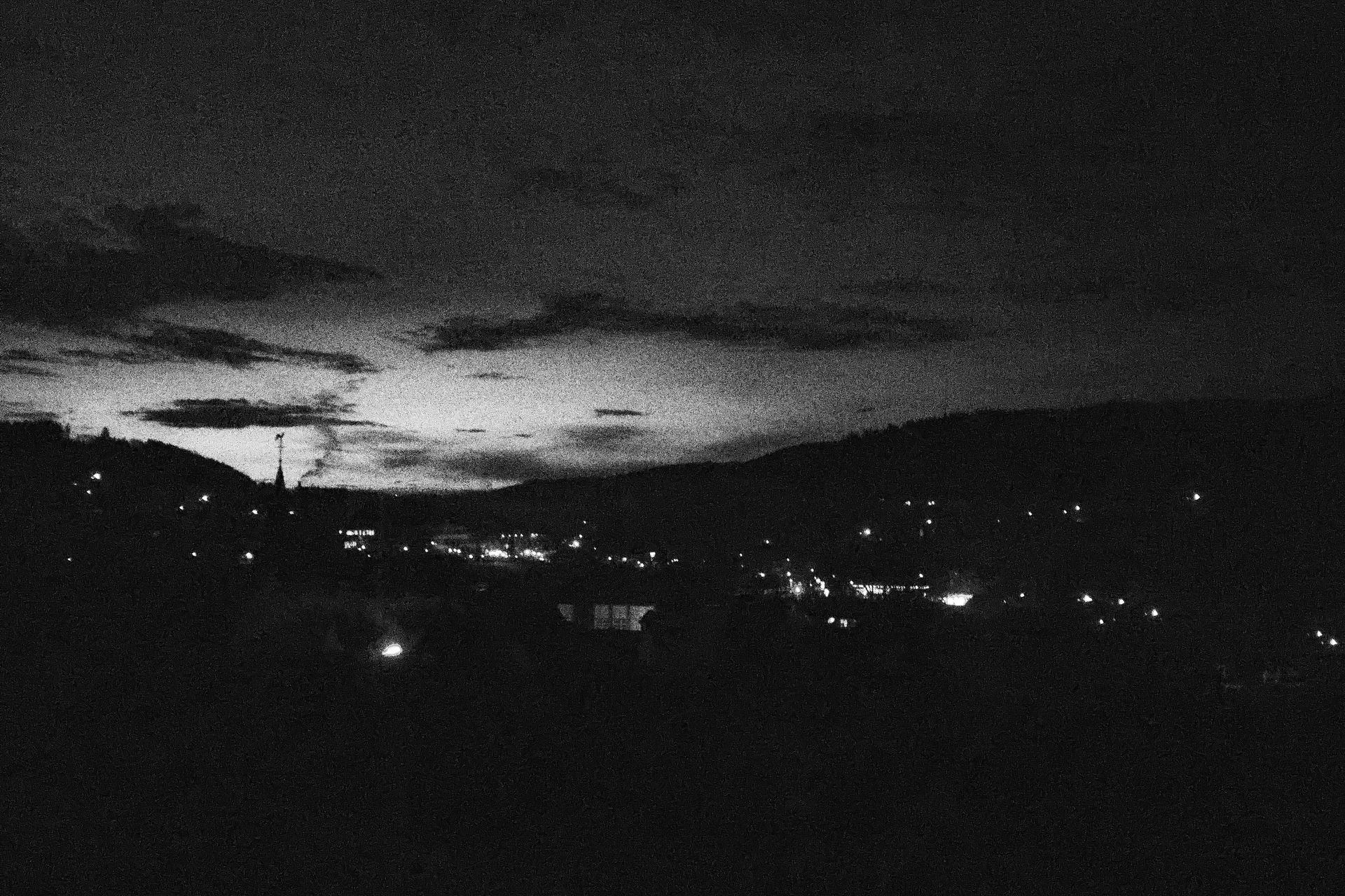 Fotokunst. Licht und Dunkel. Früher Morgen. Kalt. 
