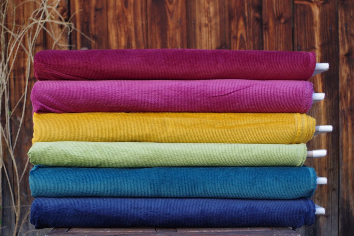 Bunte Cordstoffe