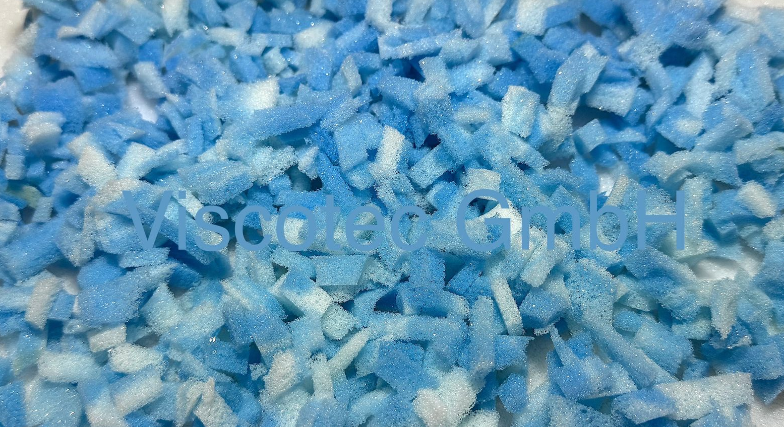 Soft Blue Memory-Sticks de espuma viscoelástica azul y blanca de Viscotec, relleno premium para cojines y descanso.