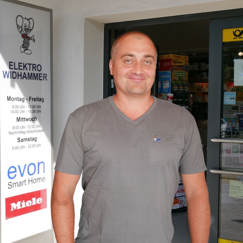 Mitarbeiter Elektriker Tomeqk