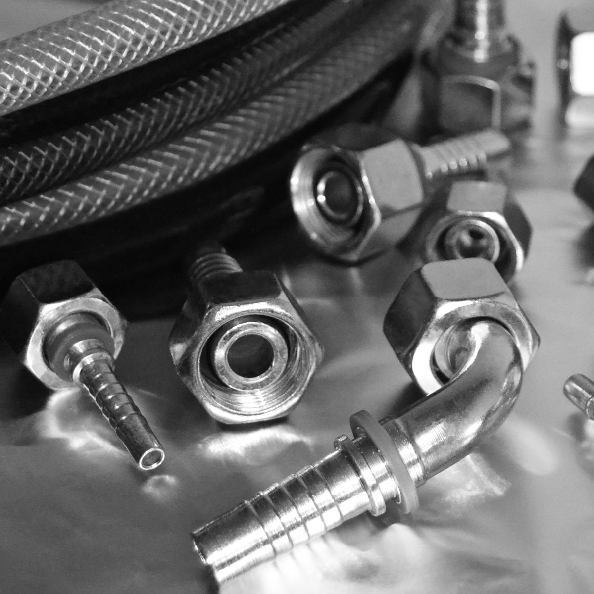 Schlauchtechnik von Pro-Parts: Niederdruckschläuche und gerade Pressnippel, 90° Pressnippel mit Überwurfmutter 