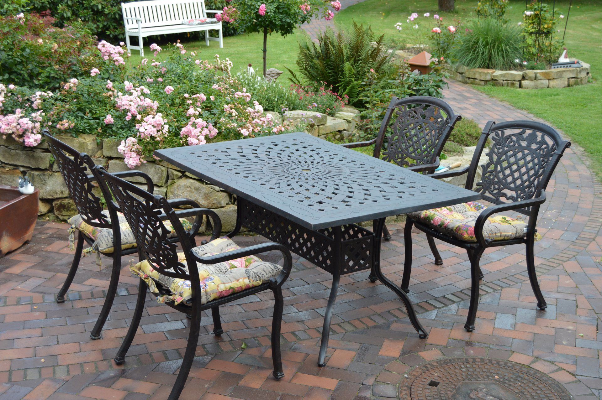 36+ Wetterfeste Gartenmöbel Metall, Bonnet en satin douxhorloge à