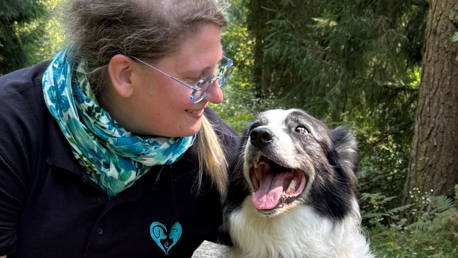 Amy, die Angst vor Knallgeräuschen hat. Durch Sylvia Färber haben sie und ihre Besitzerin gelernt, wie es auch anders geht.