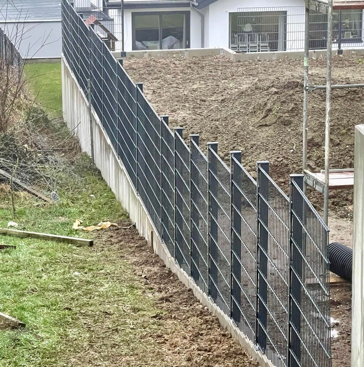 Moderner Handwerksbetrieb aus Bad Honnef für den Rhein-Sieg-Kreis, Bonn sowie die angrenzenden Regionen in Nordrhein-Westfalen und Rheinland-Pfalz. Dank unserer Lage nahe der Landesgrenze arbeiten wir regelmäßig auch in den benachbarten Regionen von Rheinland-Pfalz.
Darüber hinaus übernehmen wir auf Anfrage auch deutschlandweit ausgewählte Projekte.