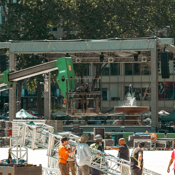 Montaje de estructuras y logística para un evento