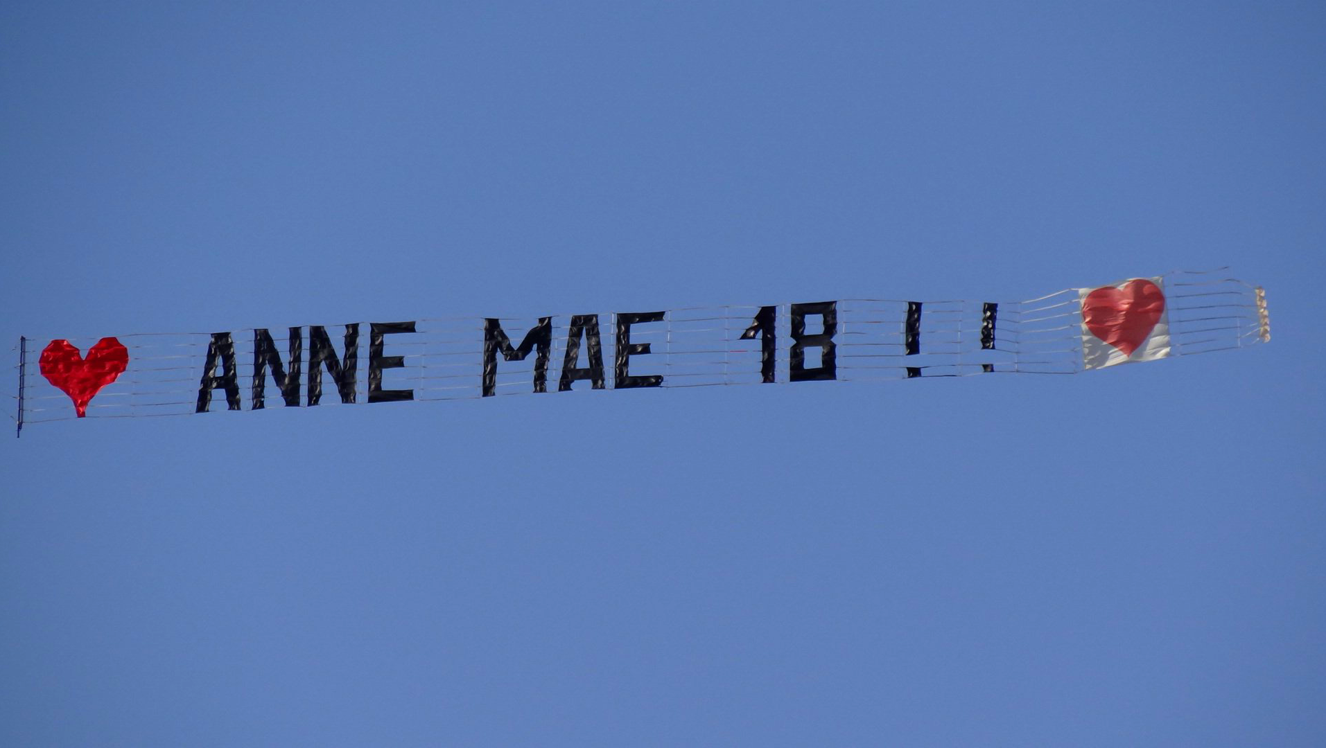 message avion banderole affichage publicitaire plages Cannes Monaco