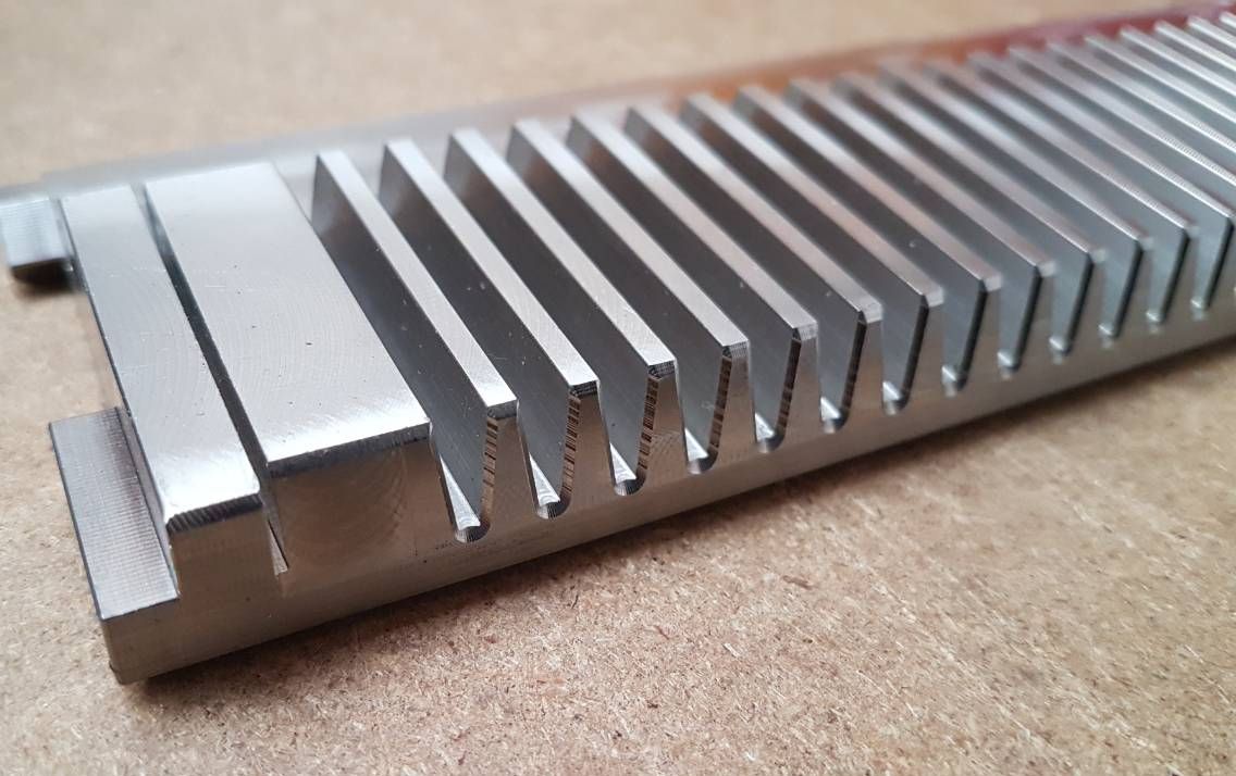 Spezielle verzahnte Maschinenteile – präzise gefertigt für kraftschlüssige Antriebsverbindungen