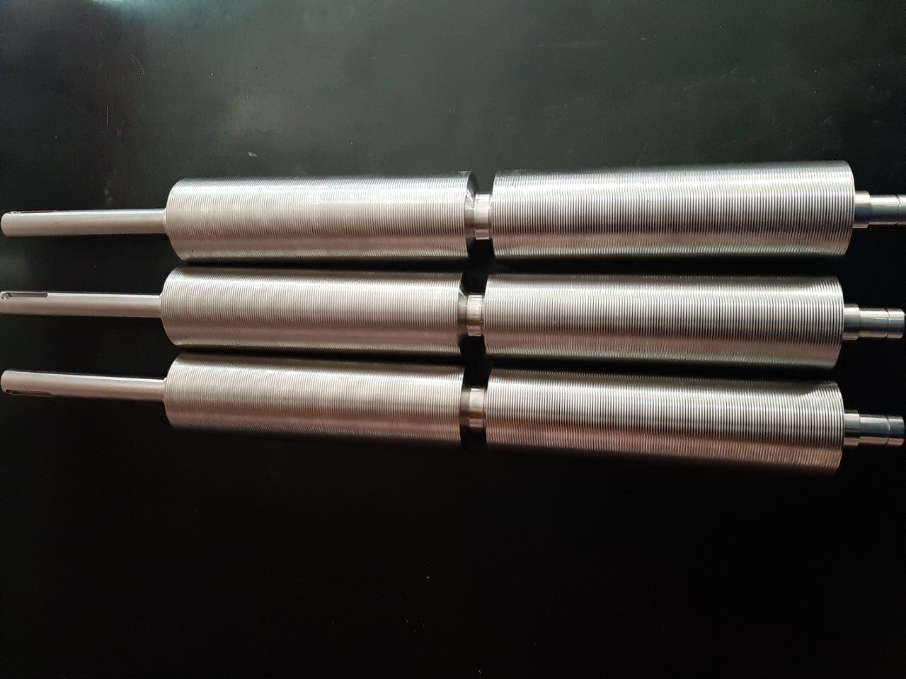 Gedrehte Komponenten aus hochlegiertem Edelstahl hygienegerecht und korrosionsbeständig für die Lebensmittelindustrie